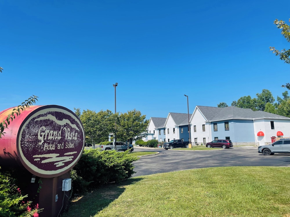 Grand Vista Hotel and Suites - photo 44