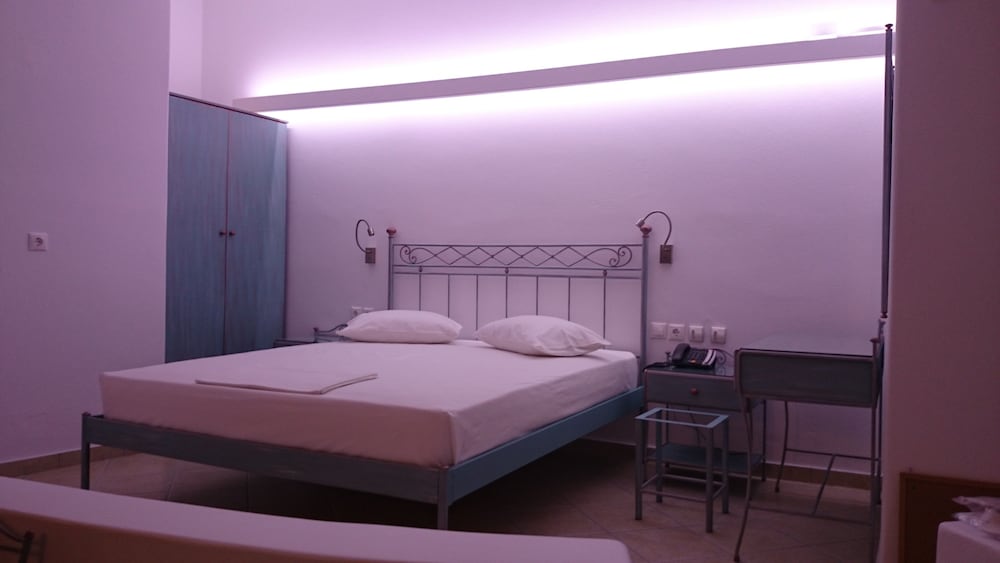 Apollon Village Hotel — hotel in Anafi