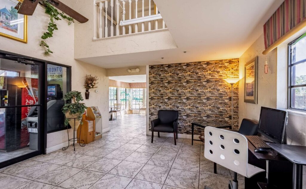 Red Roof Inn Palm Harbor Tarpon Springs - photo 8
