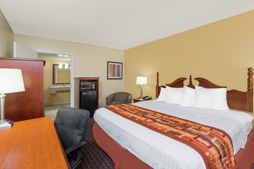 Baymont by Wyndham Goodlettsville Nashville - photo 5