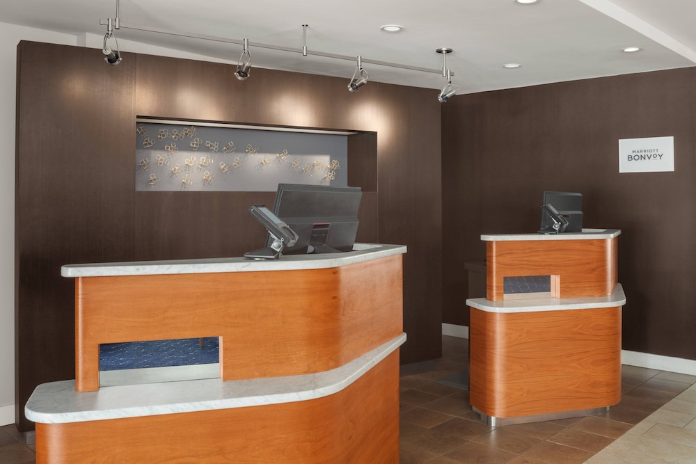 Courtyard by Marriott Portland Airport - photo 5