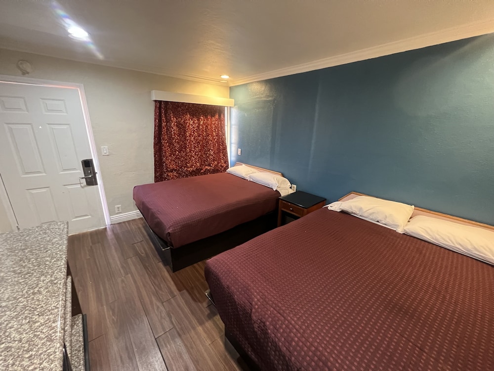 Harris Motel - photo 27