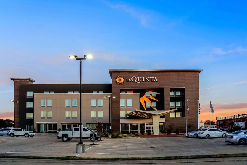La Quinta Inn & Suites by Wyndham Houston Cypress - photo 2