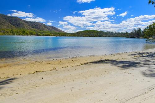 H2O Holiday Apartments Unit 12 — 4-Star Luxury Hotel in North Haven, Australia