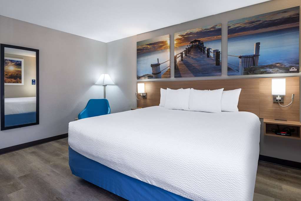 Days Inn & Suites by Wyndham Commerce - photo 21