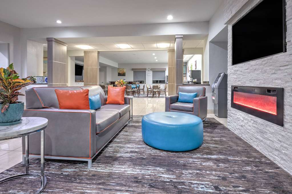 La Quinta Inn & Suites by Wyndham Alvarado - photo 11