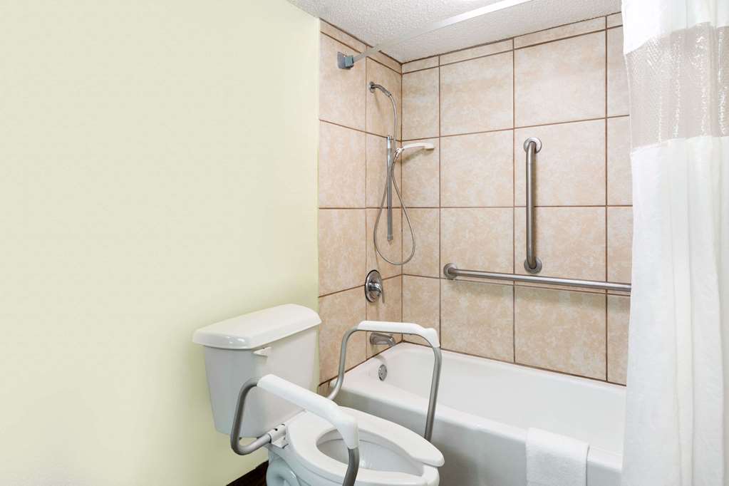 Days Inn by Wyndham Washington - photo 5