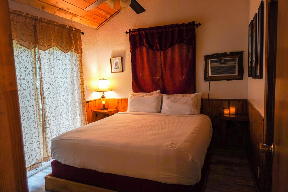 Sleepy Hollow Cabins and Hotel - photo 35