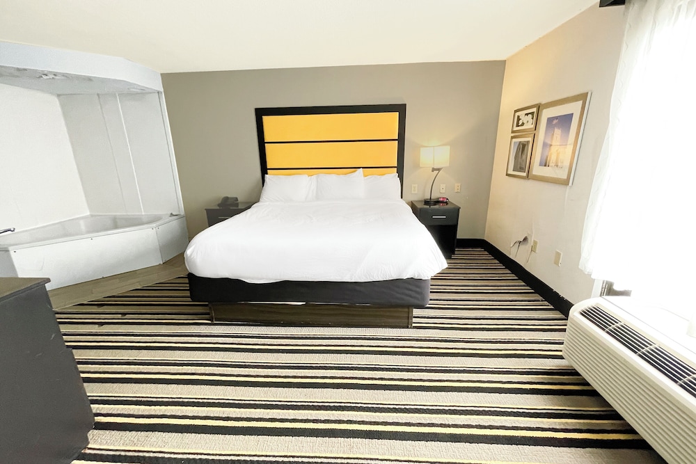 La Quinta Inn & Suites by Wyndham Jackson North - photo 19