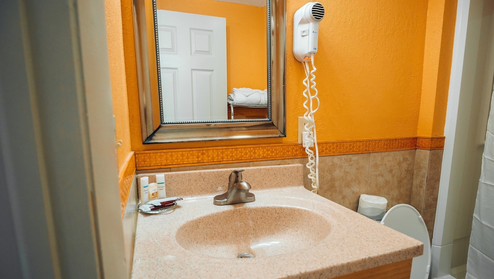 Quiet Corner Inn - photo 48