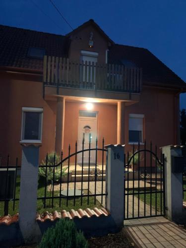 Fehér Orchidea Apartman — 4-Star Luxury Hotel in Egerszalok, Hungary