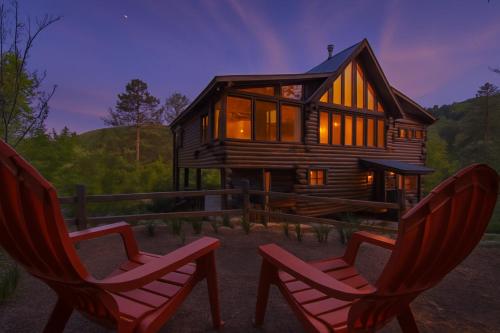 Luxury Lodge and Resort Hot Tub Fire Pit Game Room Pets — 4-Star Luxury Hotel in Sevierville, United States