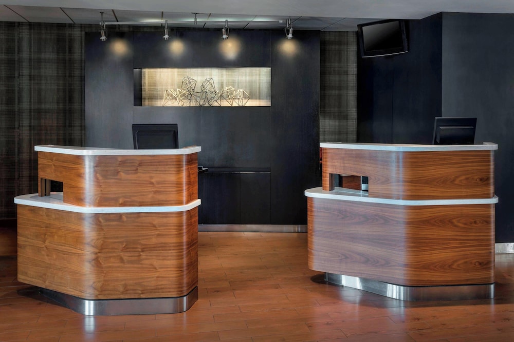 Courtyard by Marriott Newark Liberty International Airport - photo 3