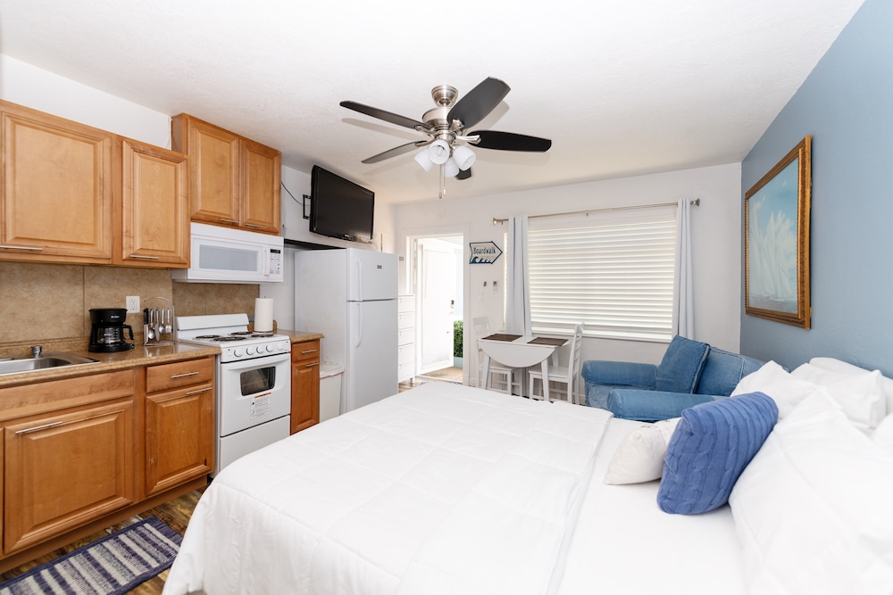 Tropic Isle Boutique Hotel - photo 13