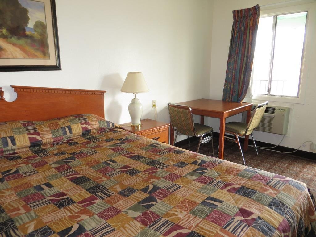 Big 6 Motel - photo 3