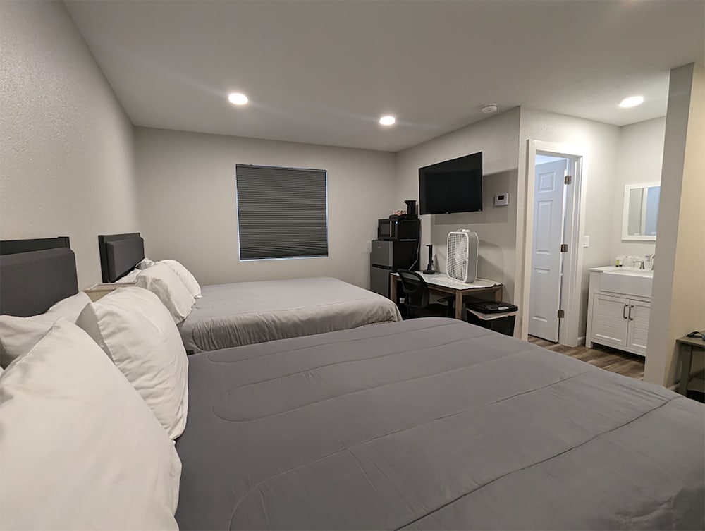 Silver Moon Motel & Suites - photo 7