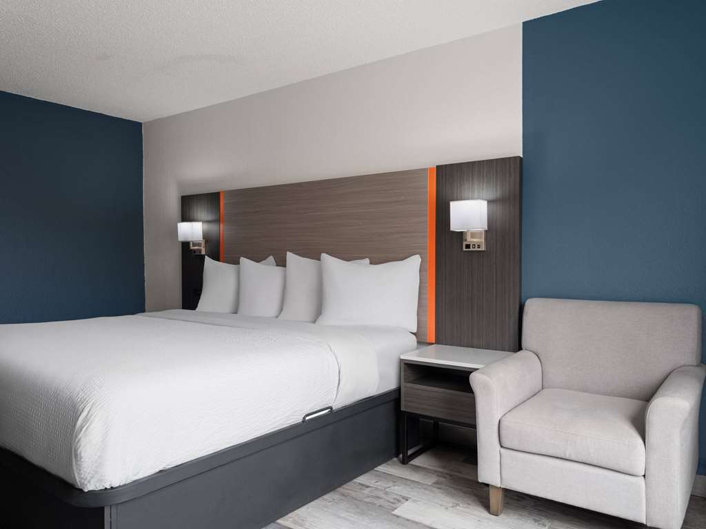 Baymont by Wyndham Indianapolis East - photo 26