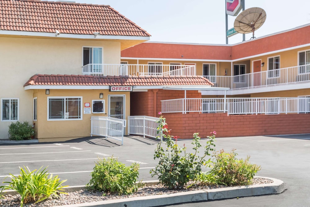 Super 8 by Wyndham Azusa in Azusa, United States