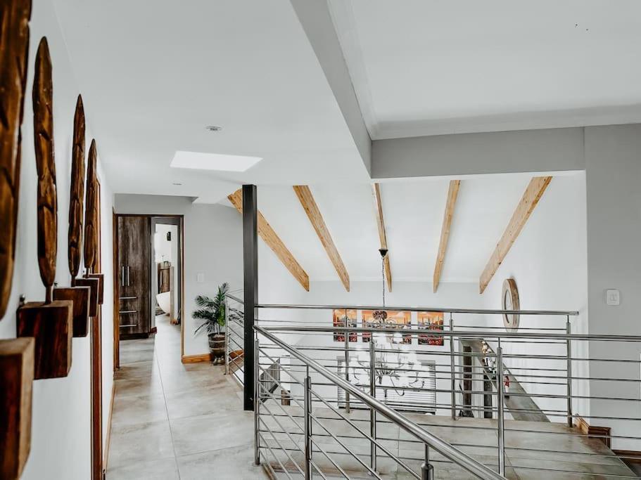 Coastal Elegance — 4-Star Luxury Hotel in Mossel Bay, South Africa