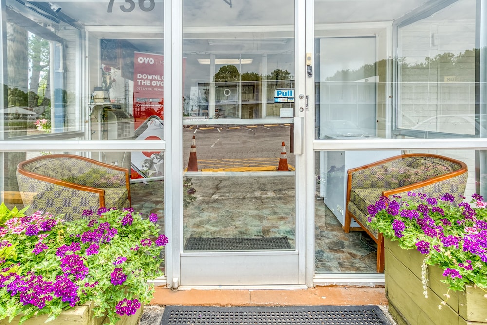 OYO Inn Kernersville - photo 21