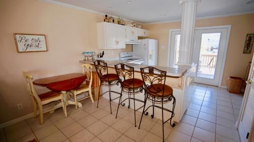 3 Palms Both Sides in Gulf Shores, United States