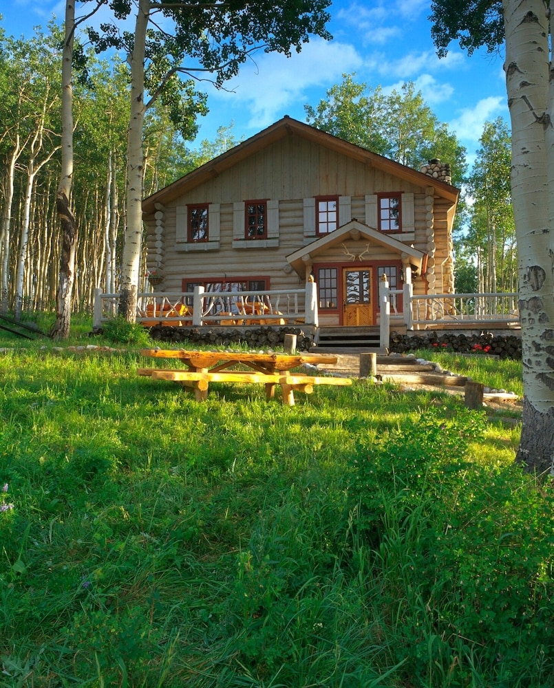 Private Unique On mtn 4br 4ba 4 Bedroom Cabin by RedAwning — 4-Star Luxury Hotel in Avon, United States