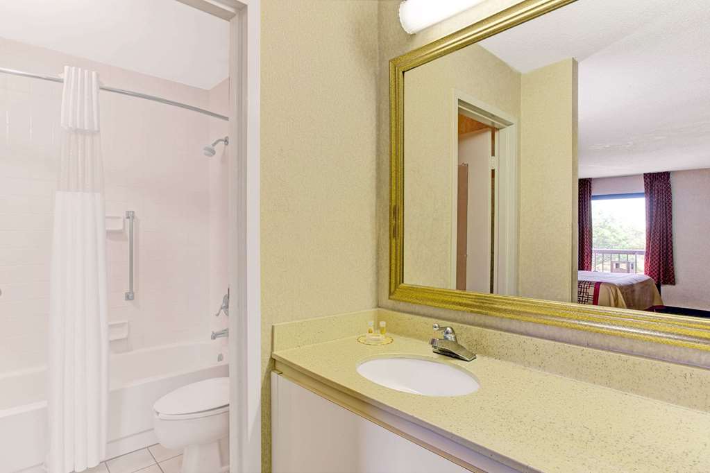 Days Inn by Wyndham Wilson - photo 17