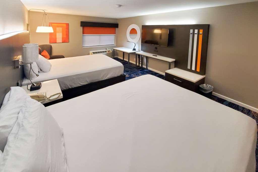 Clarion Pointe Marshall - photo 4