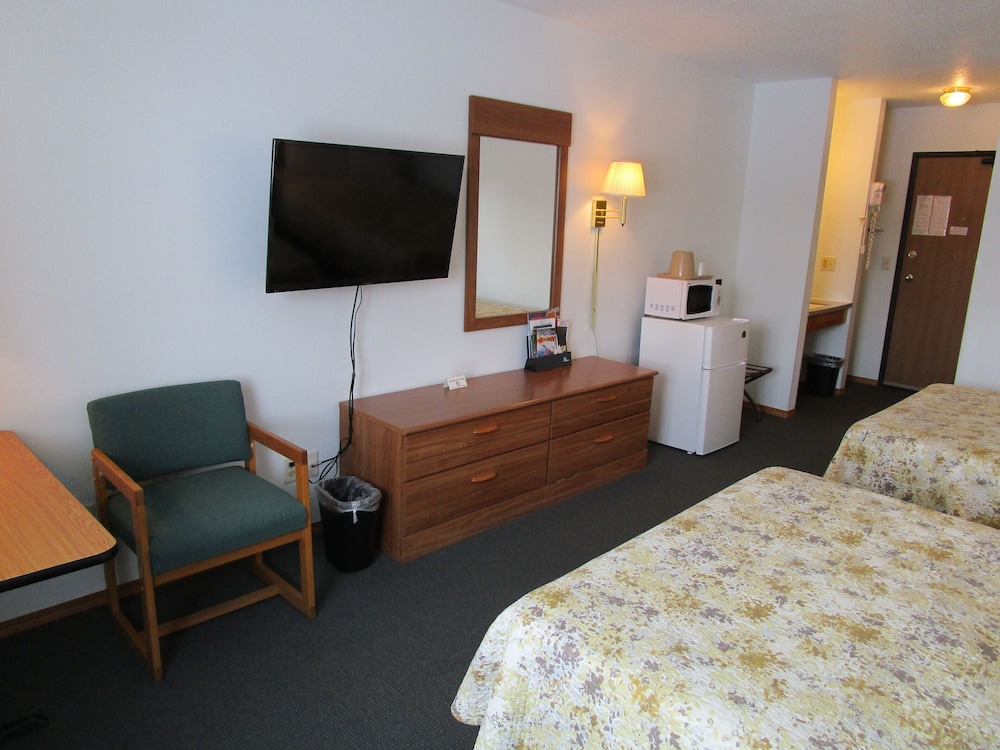 Dakota Country Inn & Suites - photo 16