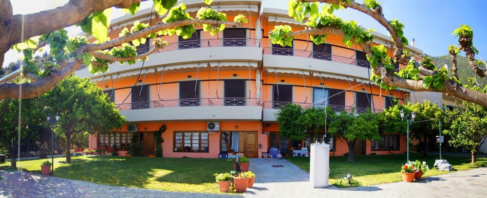 Pharos Rooms in Aidipsos, Greece