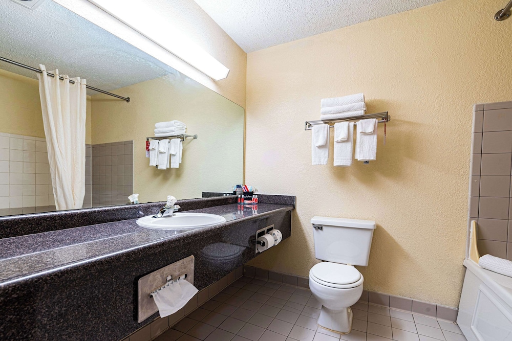 Econo Lodge Cleveland Southeast Kent - photo 30