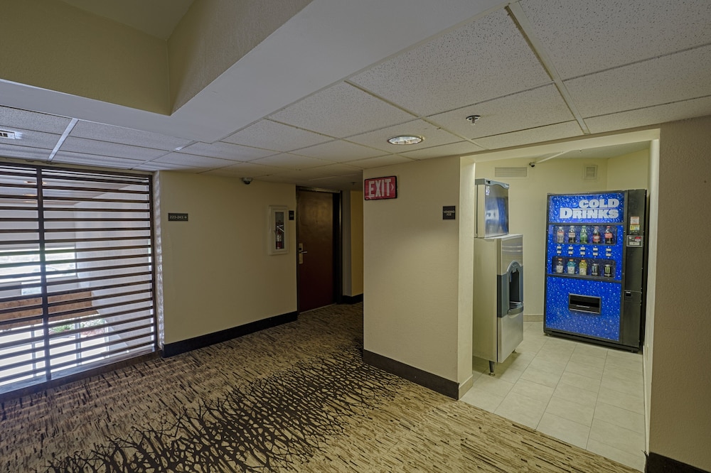 Red Roof Inn PLUS Houston Energy Corridor - photo 20