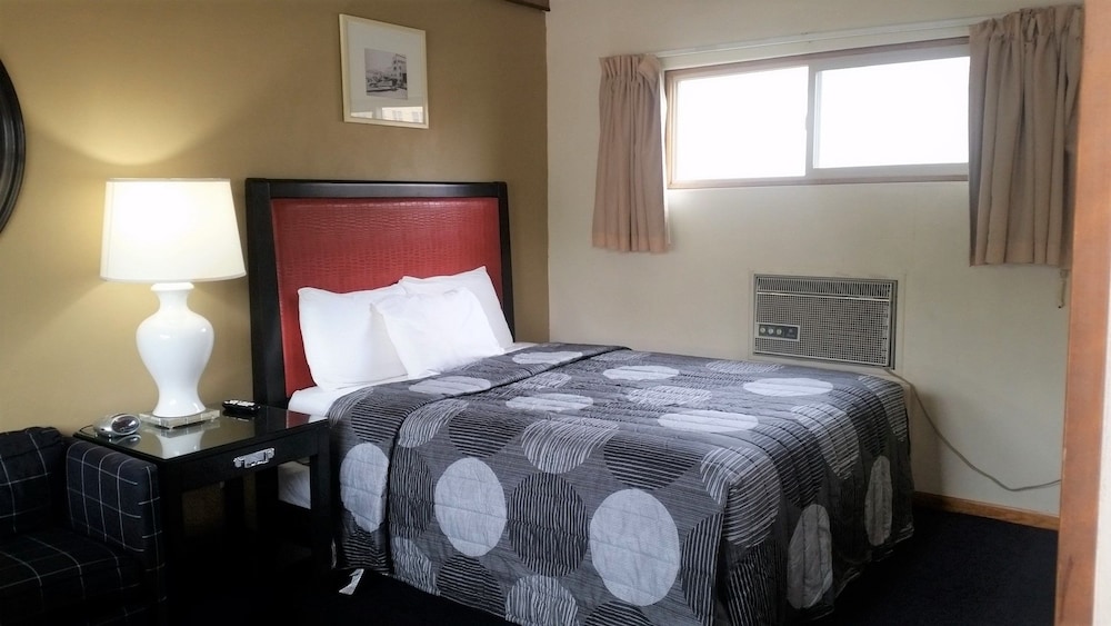 Hillcrest Motel - photo 4