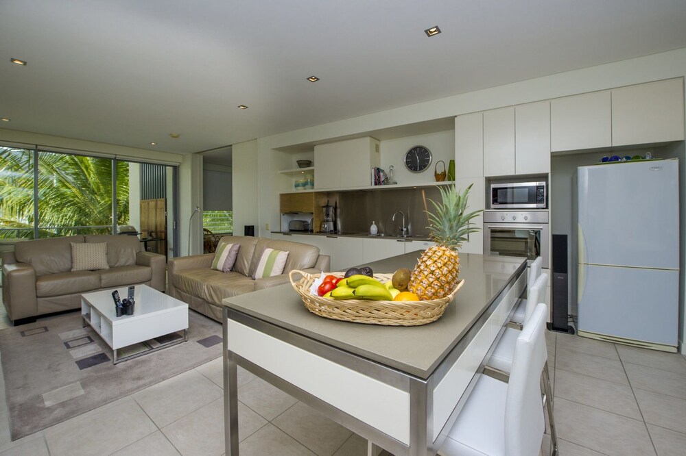 Blue on Blue Apartment 332 — 4-Star Luxury Hotel in Nelly Bay, Australia