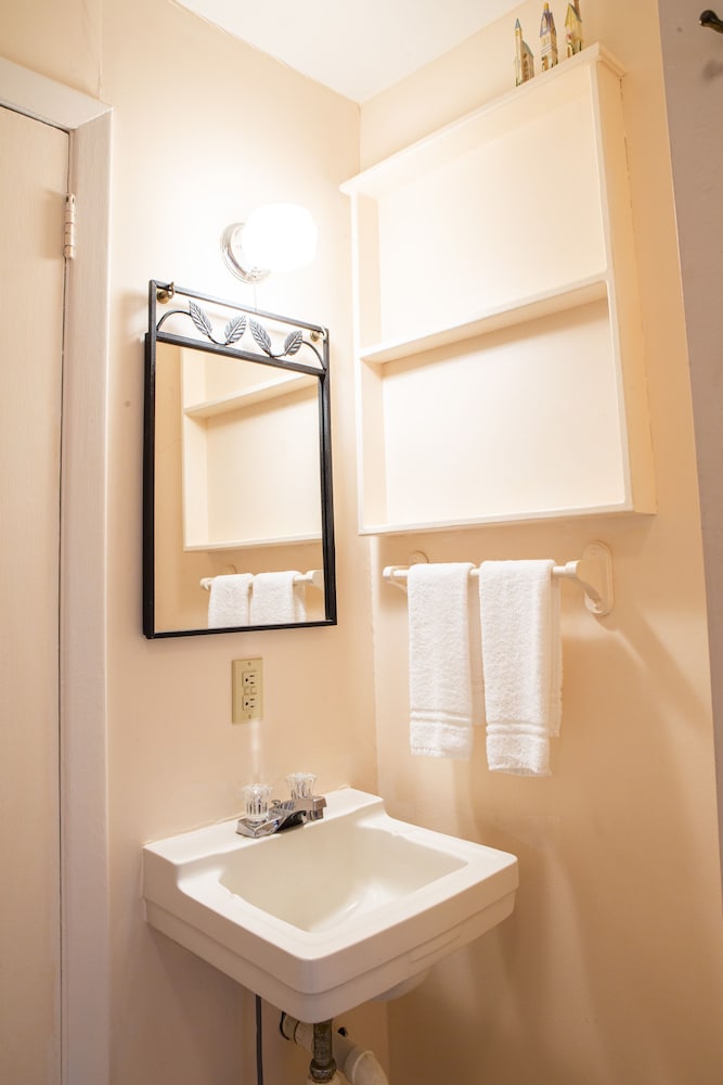 The Chimney Rock Inn & Cottages - photo 130