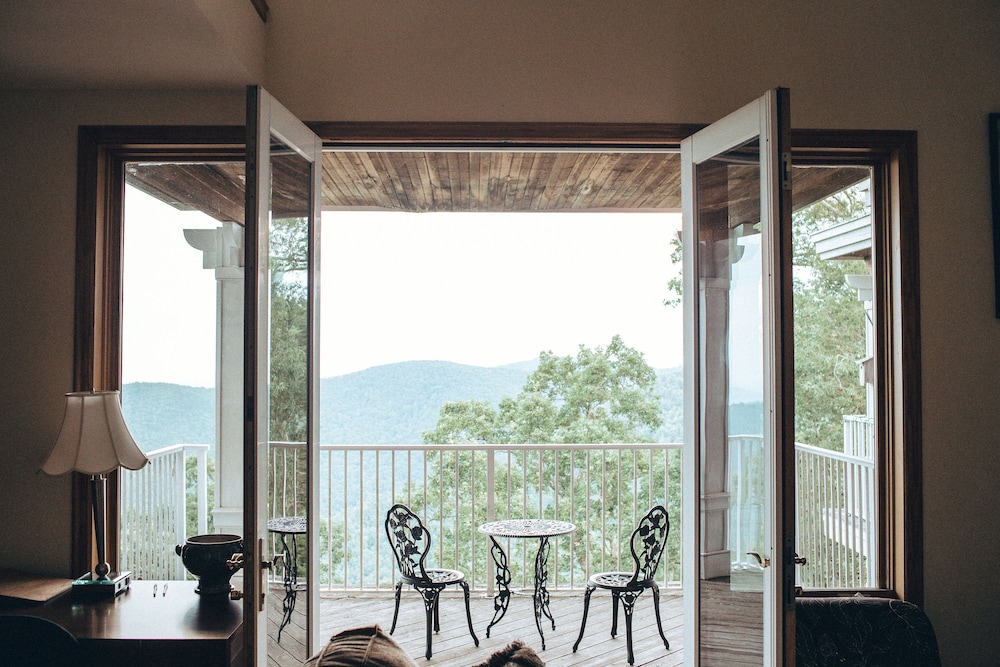 Art of Living Retreat Center in Boone, United States