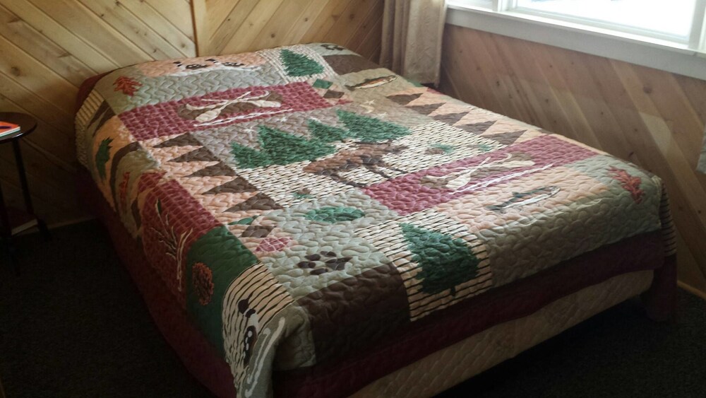 Bear Paw Inn - photo 3