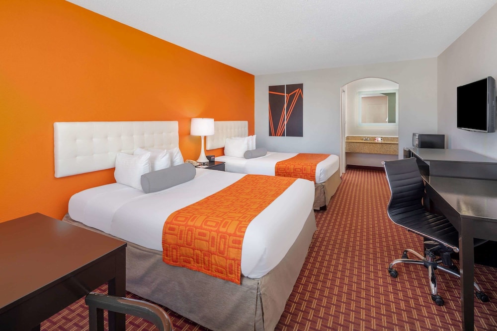 Howard Johnson by Wyndham Rock Hill - photo 9