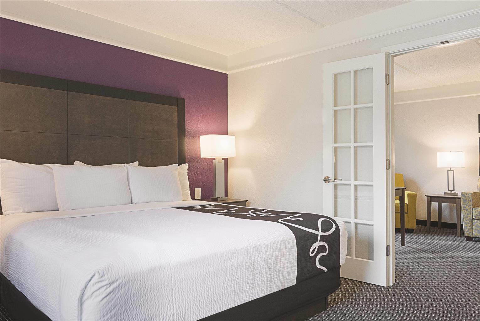 La Quinta Inn & Suites by Wyndham Atlanta Perimeter Medical - photo 30