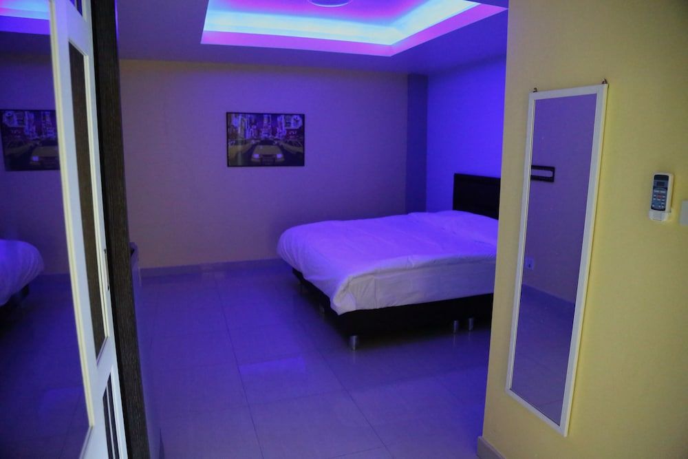 French Connection Hotel - last minute hotel in Pattaya