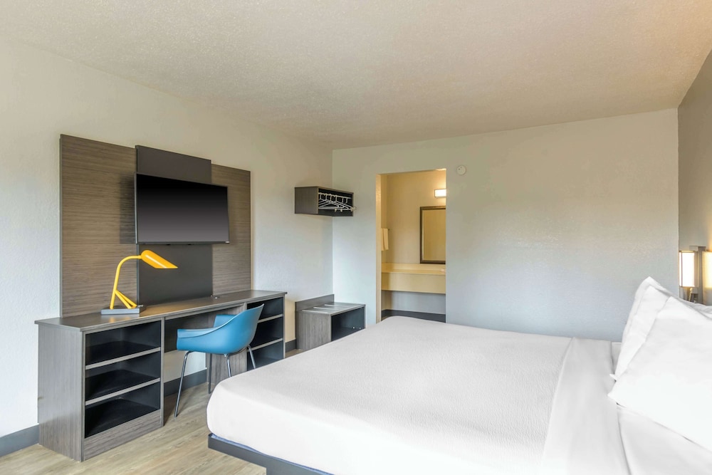 Motel 6 Spring Hill FL Weeki Wachee - photo 10