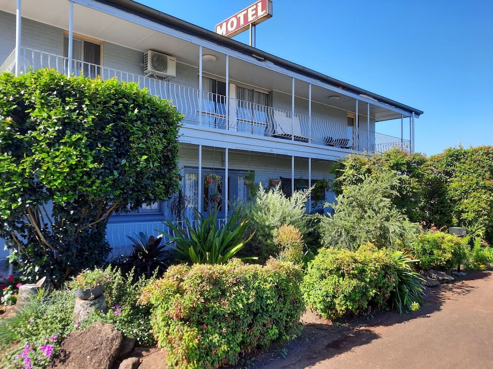 Flying Spur Motel — Wilsonton