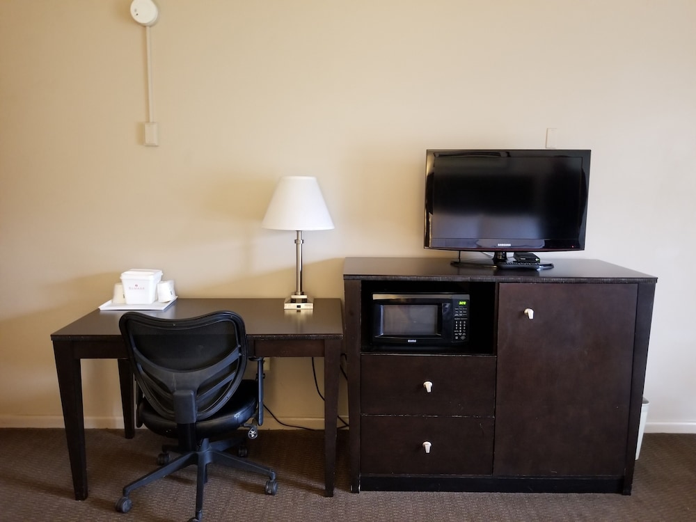 Ramada by Wyndham Washington - photo 13
