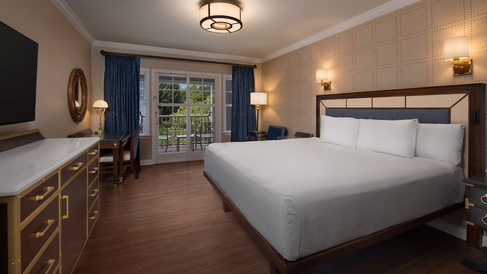 Disney's Yacht Club Resort - photo 5