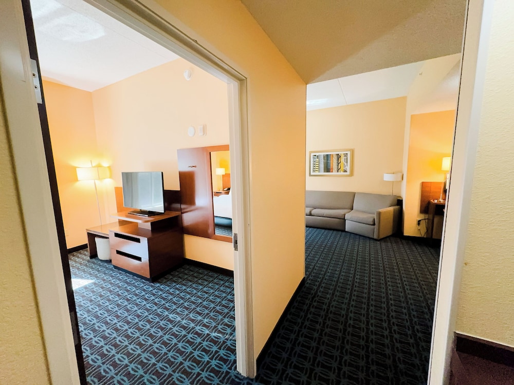 Fairfield Inn & Suites by Marriott Russellville - photo 15