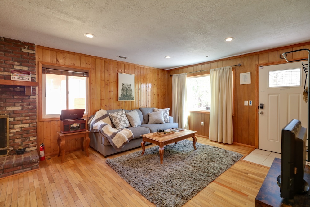 Wrightwood Cabin 4 Mi to Mtn High Resort - photo 8