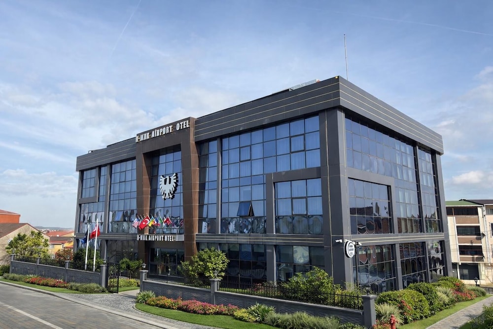 Hmakairportotel — 4-Star Luxury Hotel in Arnavutkoey, Turkey