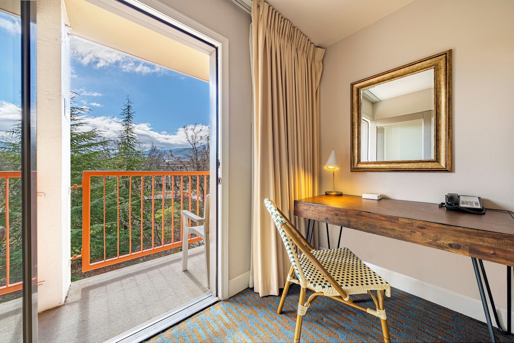 Ashland Hills Hotel & Suites - photo 16