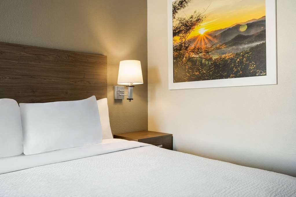 Days Inn by Wyndham Fresno South - photo 18