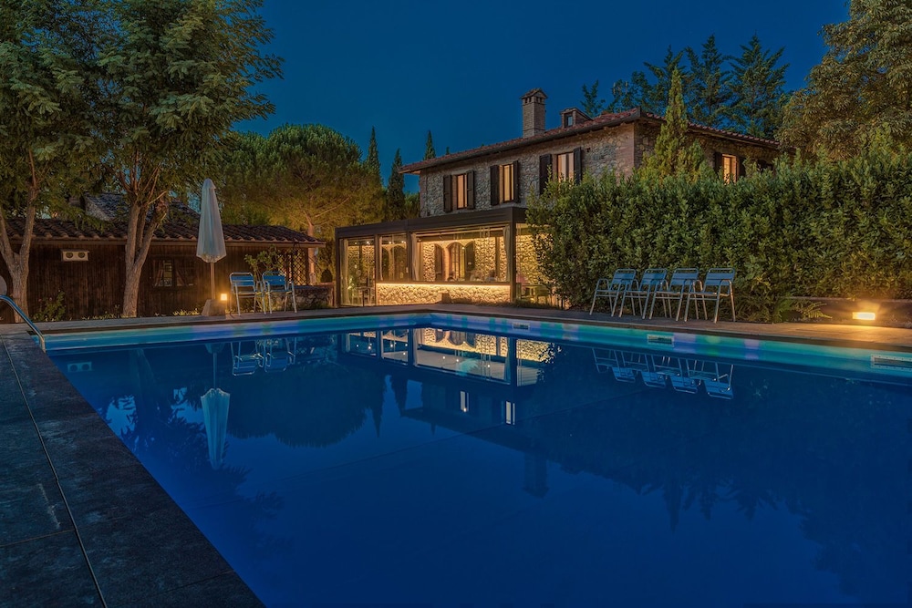 Agriturismo Casanova di Pescille — 4-Star Luxury Hotel in San Gimignano, Italy